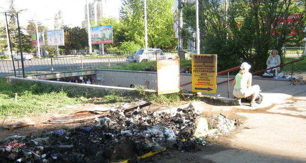 В Симферополе горе-спасатели едва не сожгли автомобильную стоянку