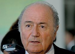 Глава ФИФА: Евро-2012 должен пройти там, где запланирован