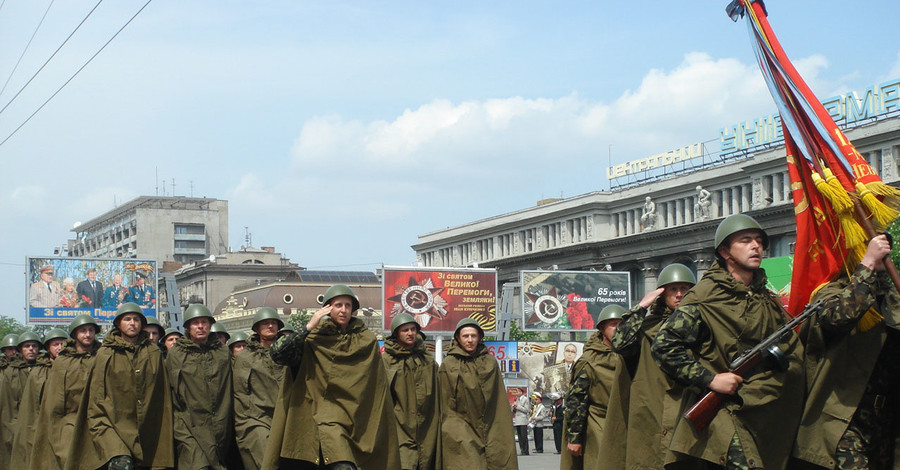 День Победы в Днепропетровске: парад, салют и концерты городских талантов!