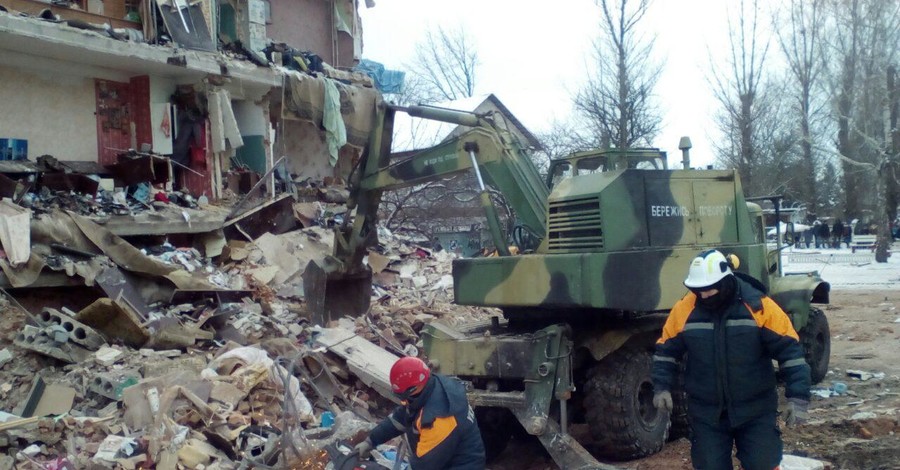 Обвал общежития в Чернигове: фото с места происшествия