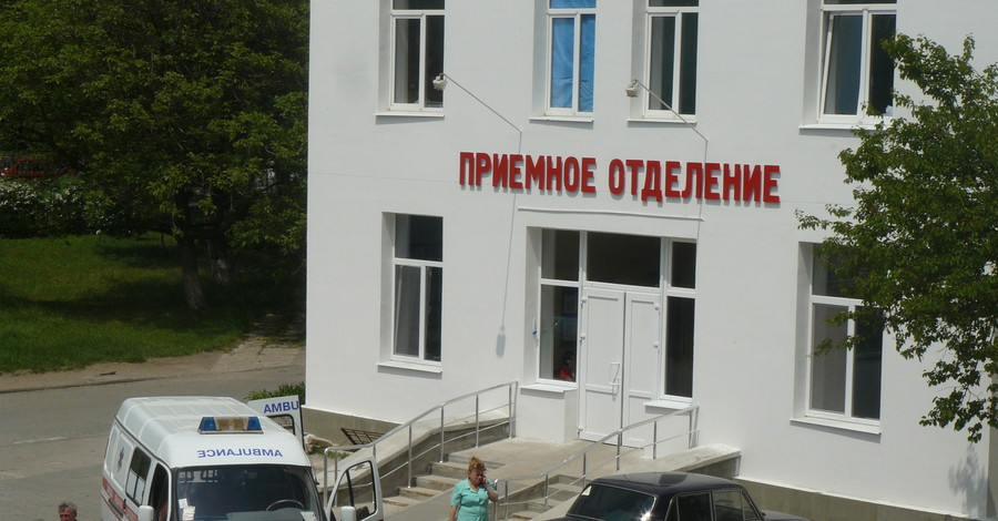 В крымской больнице пьяный гаишник избил санитарок