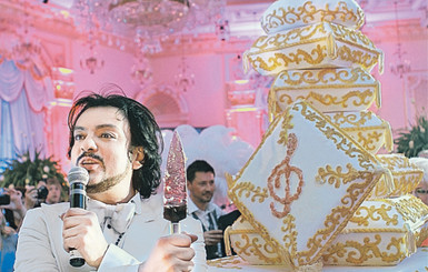 На день рождения Киркорову подарили часы за миллион евро и 70 кило восточных сладостей! 
