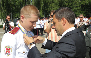 В Сумах впервые за 95 лет прошел кадетский выпускной 