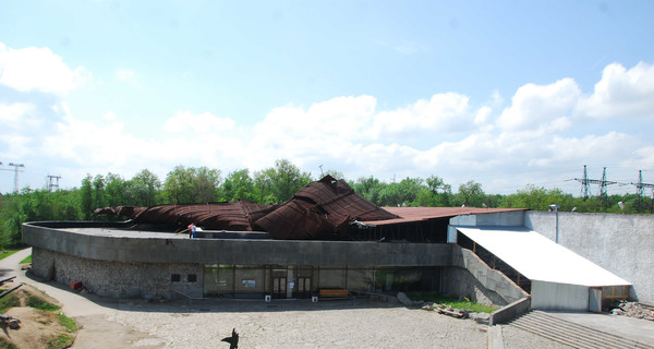 В Запорожье ураганный ветер сорвал крышу музея казачества на Хортице