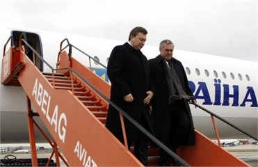 Янукович отменил визит в Волынь из-за нелетной погоды