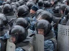В Киеве подрались украинские и русские националисты