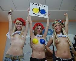 FEMEN второй раз попытались разбить Кубок Европы 
