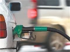 Госкомстат: украинцы тратят половину своей зарплаты на бензин