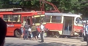 ДТП в Днепропетровске: троллейбус-лихач 