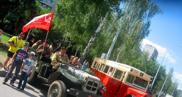 60 ретромашин выставили под открытым небом