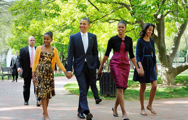 Обама держит дочек в ежовых рукавицах 