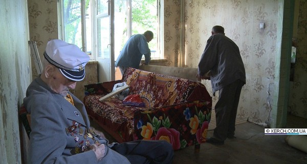 Керченский фронтовик, семью которого выставили на улицу, слег в больницу