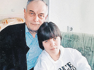 Дочь нашла  родителей, бросивших ее 30 лет назад