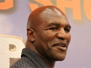 СМИ: Неуплата алиментов грозит боксеру Холифилду тюрьмой