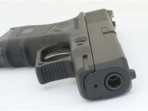 Молодой милиционер пустил пулю в висок в туалете на вокзале