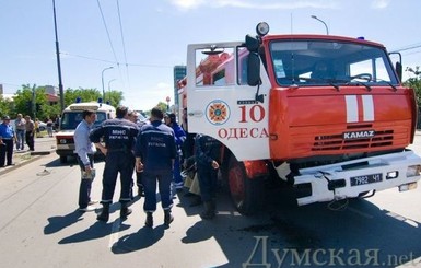 В Одессе дама на BMW размела колонну пожарных машин