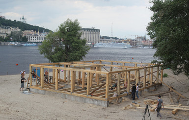 Шведов на Трухановом острове будут возить на БТРе 