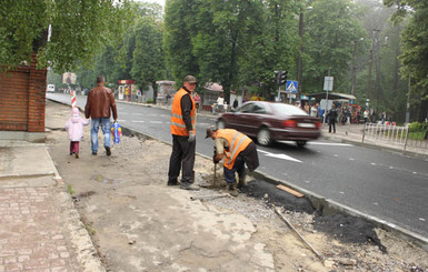 Львов встретит болельщиков новыми дорогами и разрытыми тротуарами