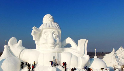 В Китае соорудили снеговика-гиганта
