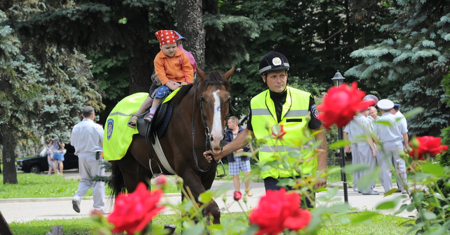 Донецк взяли под усиленную охрану