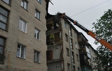 Под завалами дома в Луцке нашли второго погибшего. Прокуратура возбудила уголовное дело