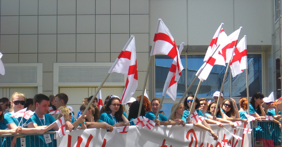 В Донецке сборную Англии встречали  криками  