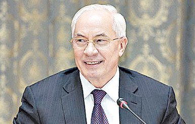 Азаров обещает стабильный курс гривны 