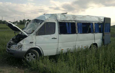 На Днепропетровщине перевернулся автобус: 8 человек - в больнице 
