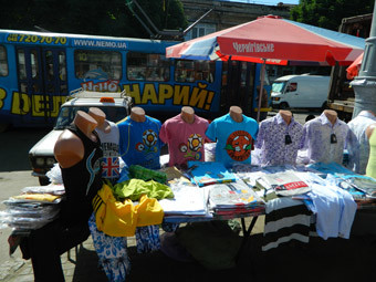 На одесских рынках торгуют нелегальной символикой Евро-2012