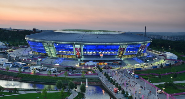Донбасс Арена с высоты во время матча Англия – Франция. Фото профессионала