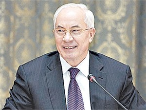 Азаров поставил бутылку коньяка на победу сборной Украины