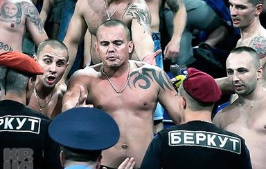 В Варшаве сцепились российские и польские фанаты – полиция применила водометы