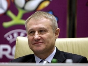 УЕФА наградил Суркиса и Колесникова за подготовку Евро-2012