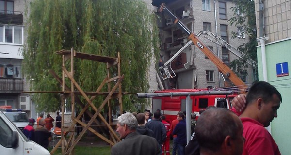 Жители разрушенной пятиэтажки в Луцке требуют себе новые квартиры