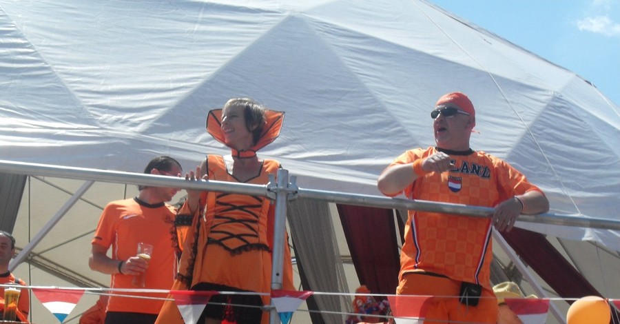 Шествие голландцев в Харькове возглавит поливочная машина