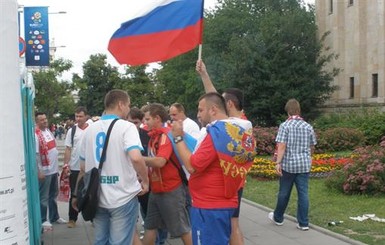 Российских болельщиков, обвиненных в хулиганстве, депортируют на родину