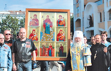 Священник продал джип, чтобы привезти в Днепропетровск антикризисную икону