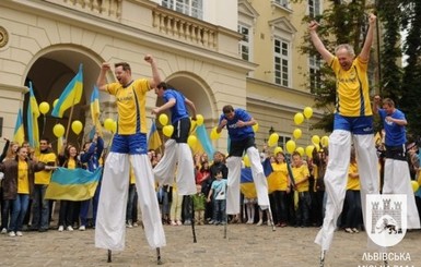Во Львове сборная Украины на ходулях победила Францию