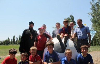 К Евро-2012 в Запорожье появился памятник мячу