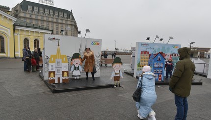 В Киеве новогодняя фотозона на Почтовой стала любимым местом горожан