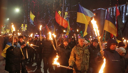 В Днепре состоялось факельное шествие в честь Степена Бандеры