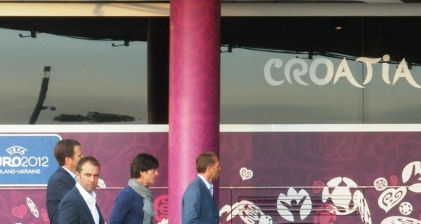 Тренер сборной Германии приехал смотреть матч Испании