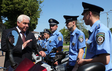 Участковые Киевщины сели на скутеры 