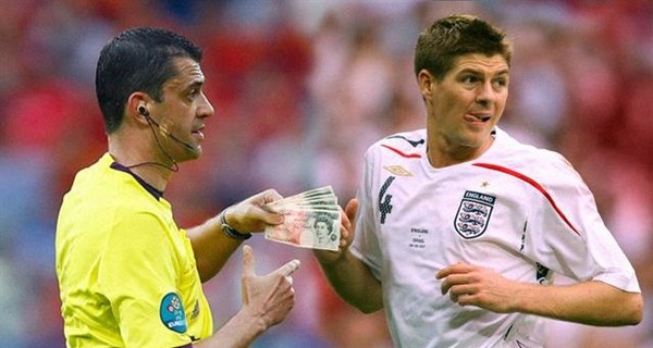 Грустные и злые шутки об арбитре Кашшаи: 