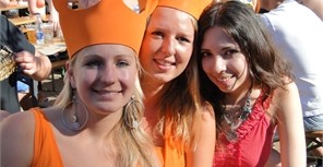 Голландки в городе: мы удивлены бедностью на окраине Киева, ценами на транспорт и отсутствием танков на дорогах