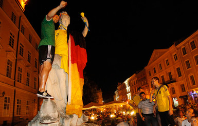 Датчане еще гуляют во Львове, а португальцы и немцы бронируют в гостиницах номера на осень 