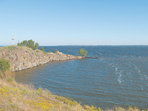 Село Правобережное на Днепродзержинском водохранилище: Доисторические валуны, роскошная рыбалка, фруктовый рай