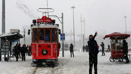 Стамбул завалило снегом 