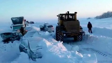 Снегопад парализовал жизнь Украины