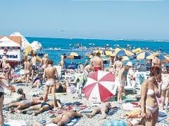 В Крыму в открытое море отнесло шесть пляжников на матрасах